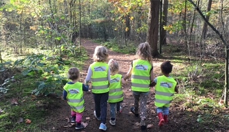 Kinderen met Gastouder Hasselt naar het bos